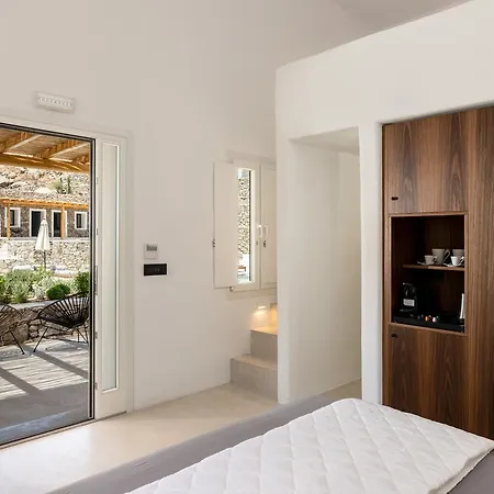 ميكونوس دروبس بلاتيس يالوس